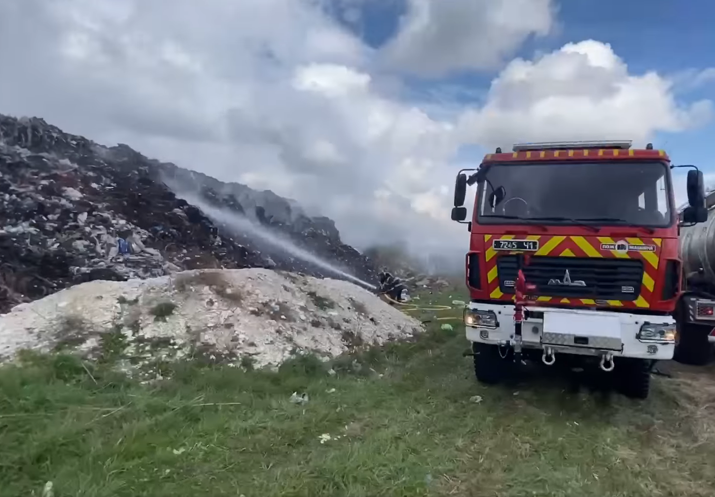 ліквідація пожежі сміття